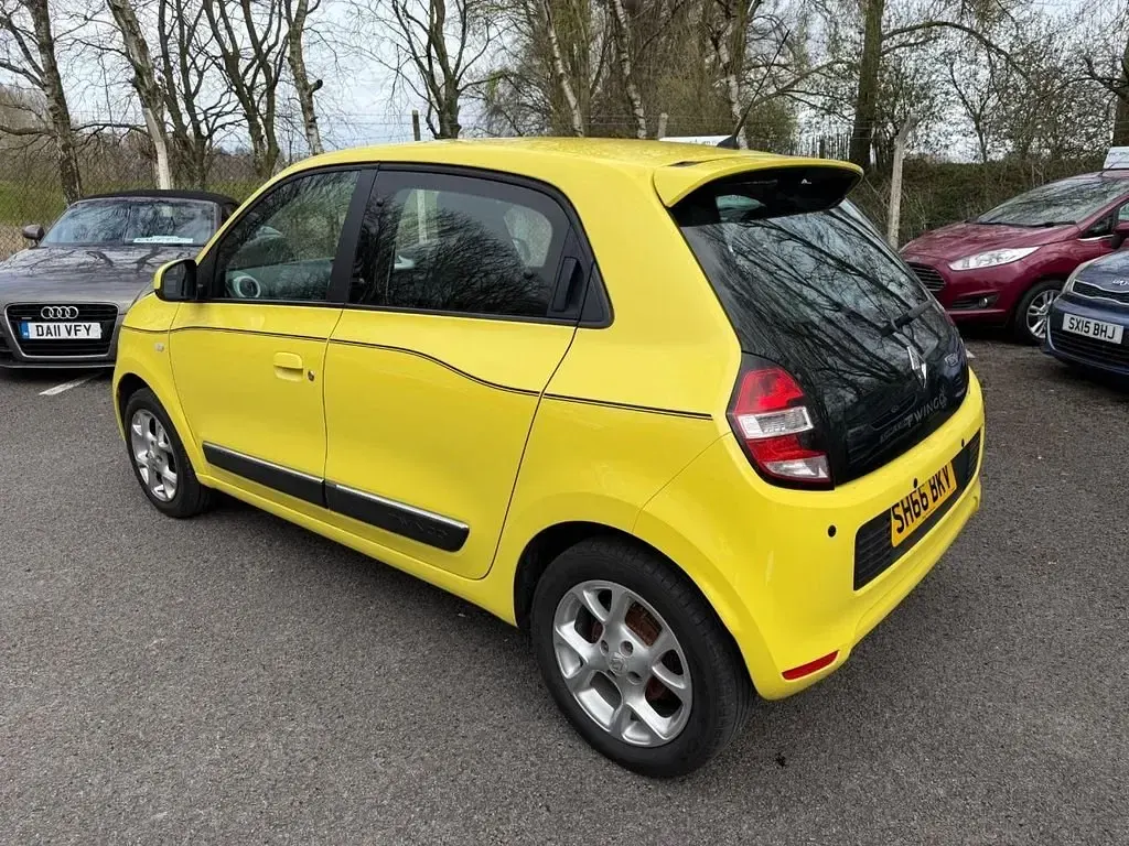 Usado Renault Twingo Dynamique 70 HP (51 kW) 2016 Amarelo Citadino