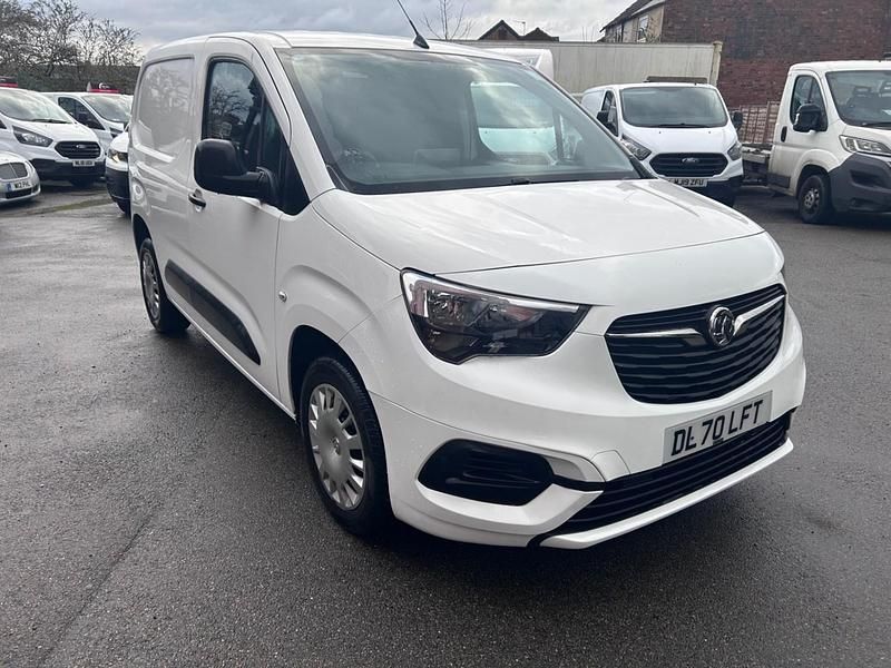 Used Vauxhall Combo Sportive 100 HP (73 kW) 2020 White Van
