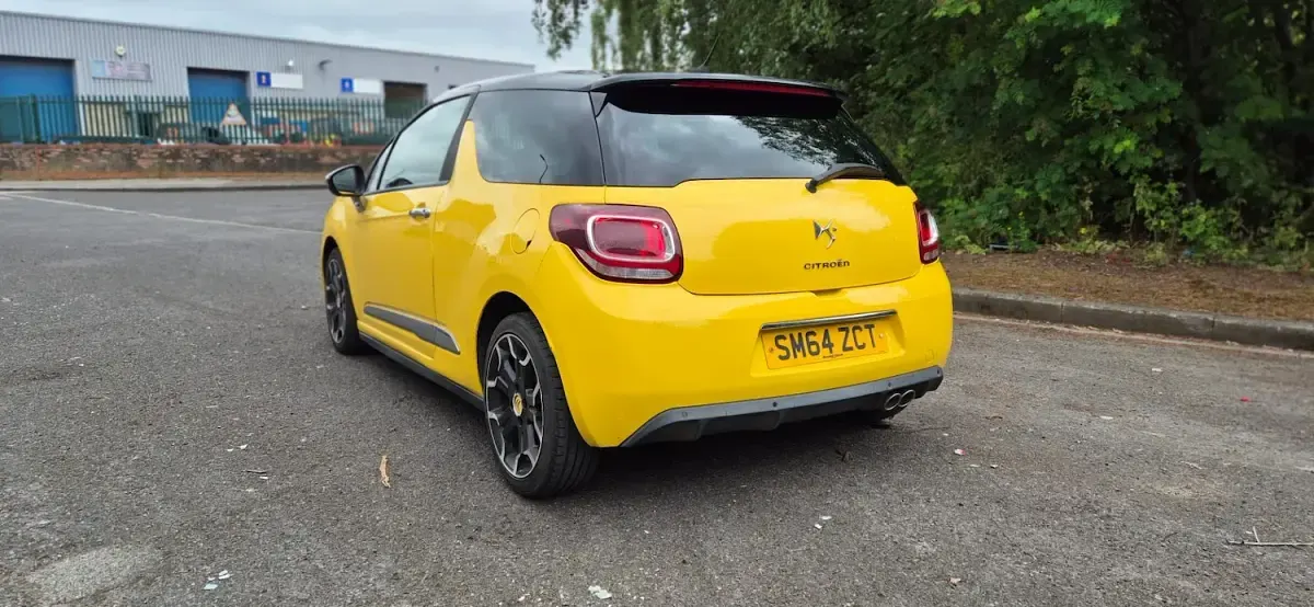 Used Citroën DS3 90 HP (66 kW) 2015 Yellow Hatchback