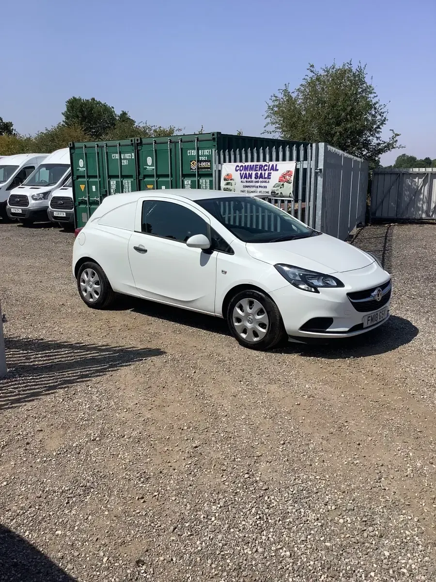 Used Vauxhall Corsa 95 HP (69 kW) 2018 White Hatchback