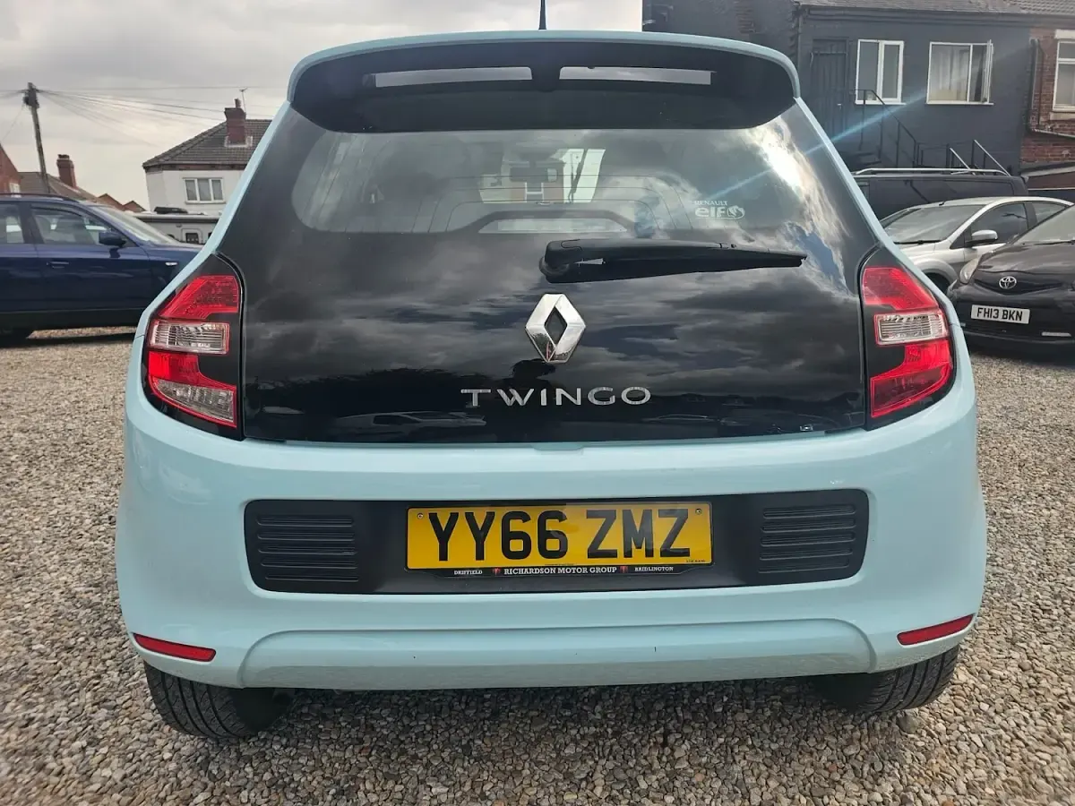Used Renault Twingo Play 70 HP (51 kW) 2016 Blue Hatchback