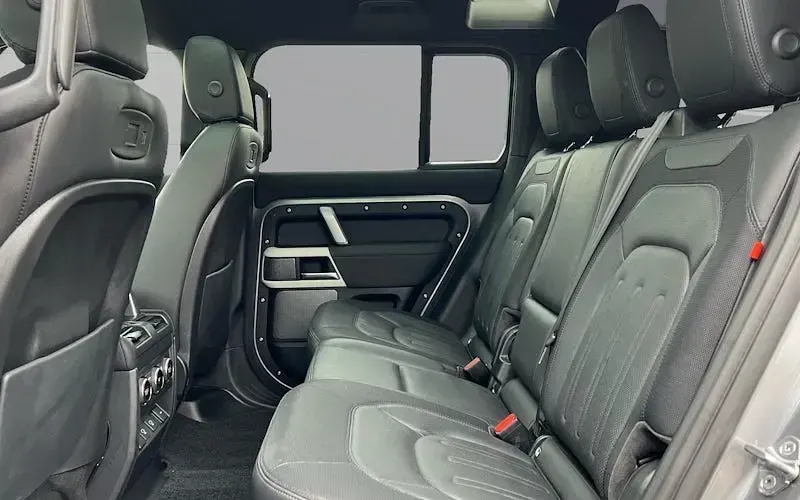 Used Land Rover Defender SE Dynamic 249 HP (183 kW) 2025 SUV