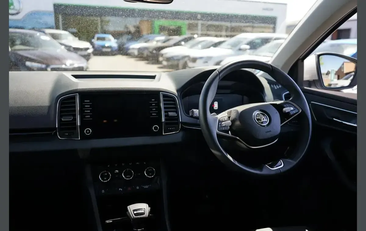 Gebraucht Skoda Karoq SE L 150 PS (110 kW) 2024 Silber SUV