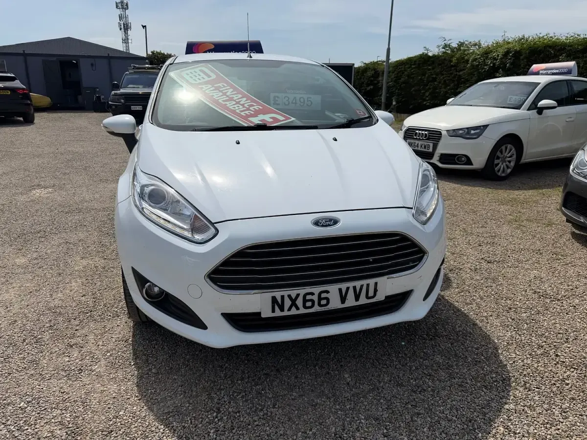 Used Ford Fiesta Zetec 2016 White Hatchback
