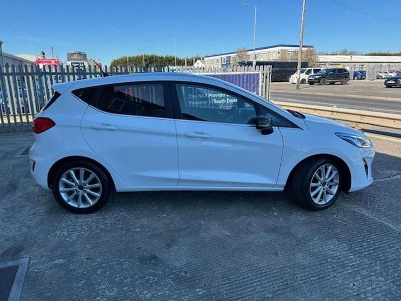 Used Ford Fiesta Titanium 100 HP (73 kW) 2019 Frozen white Hatchback