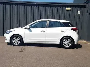 Used Hyundai i20 SE 84 HP (61 kW) 2018 White Hatchback