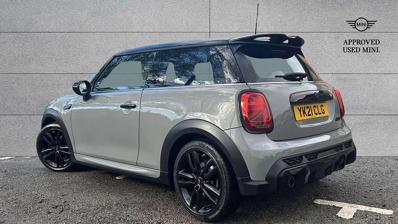 Usado Mini Cooper Hatch 134 CV (98 kW) 2021 Gris Utilitario