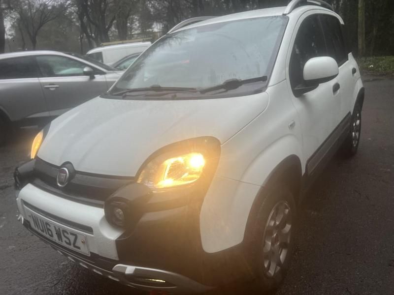 Used Fiat Panda Cross Cross 95 HP (69 kW) 2016 White Hatchback