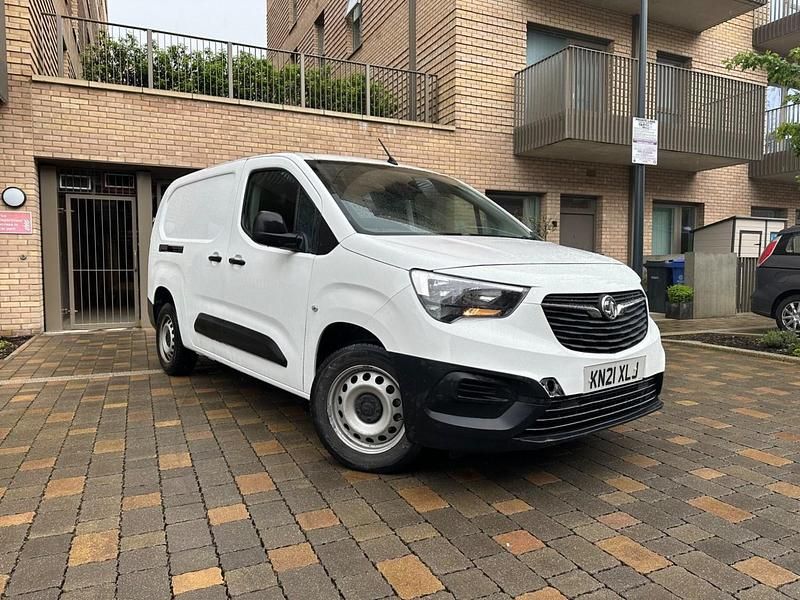 Used Vauxhall Combo 100 HP (73 kW) 2021 White Van