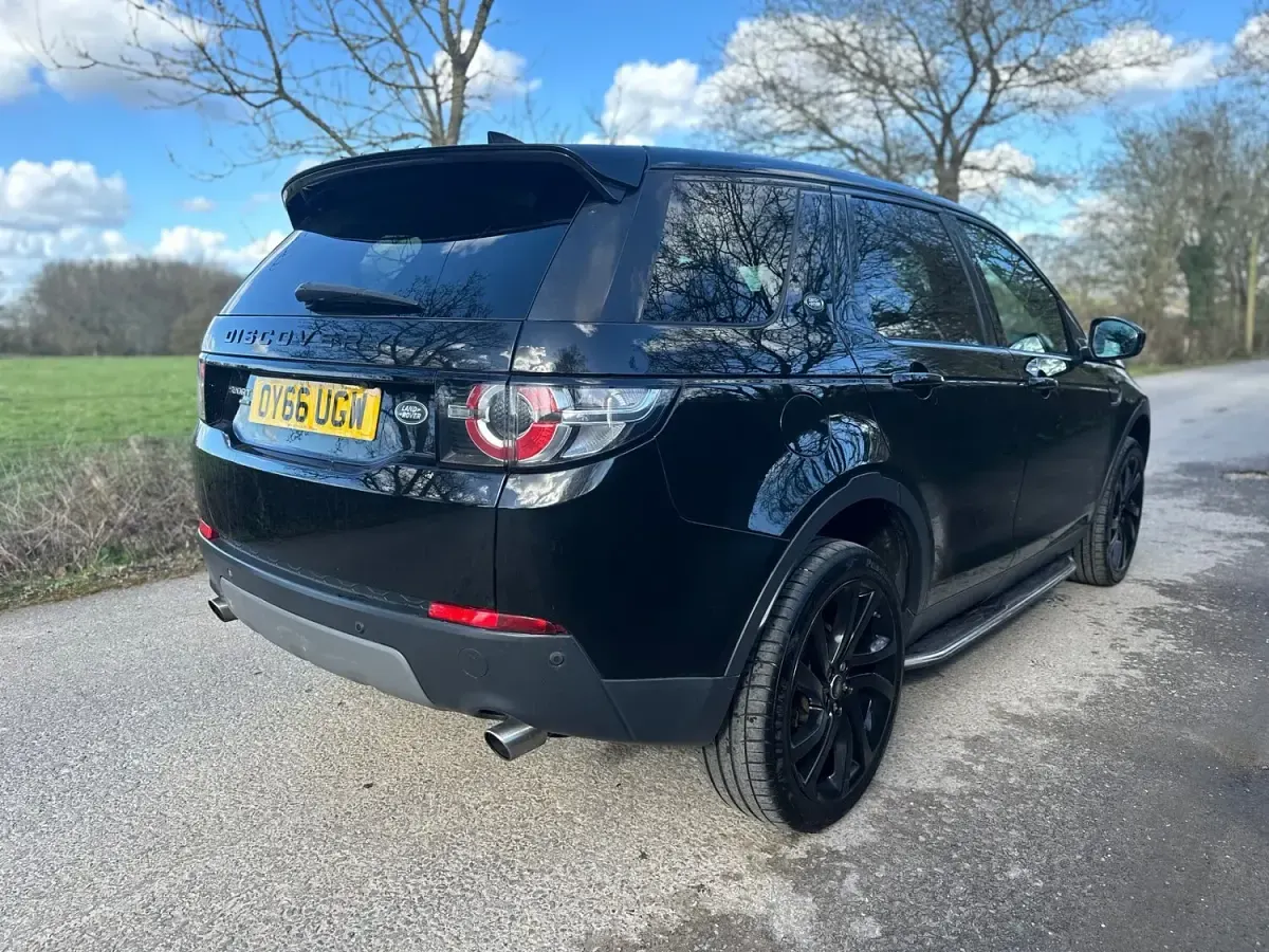 Used Land Rover Discovery Sport HSE 180 HP (132 kW) 2016 Black SUV