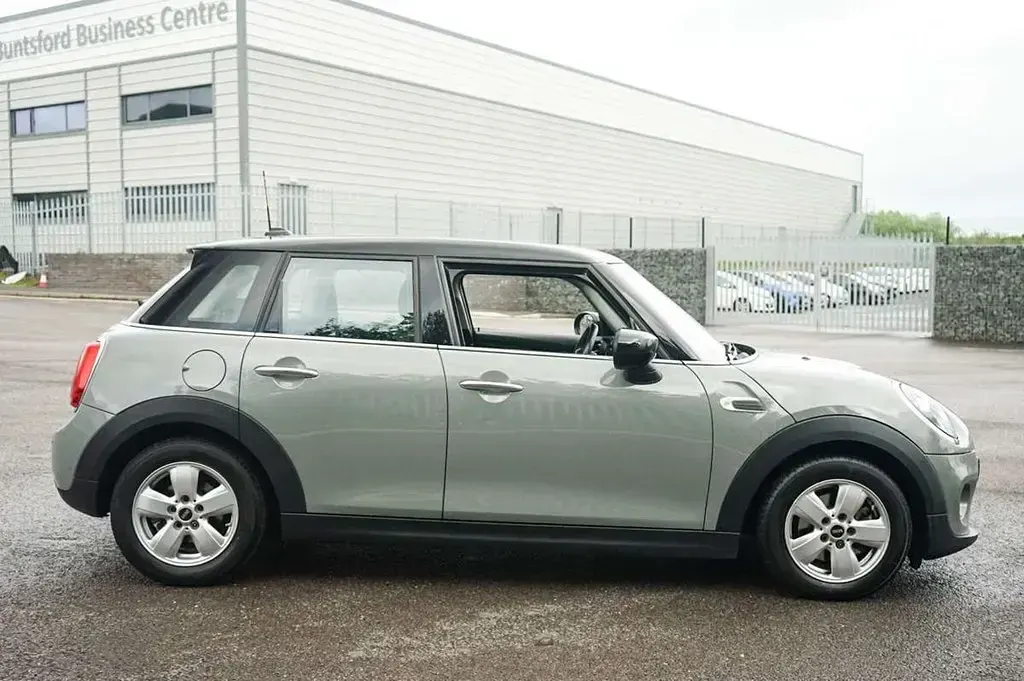 Used Mini Cooper Classic 134 HP (98 kW) 2020 Grey Hatchback