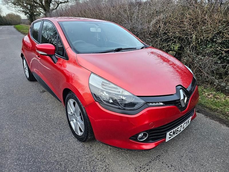 Used Renault Clio IV Expression+ 75 HP (55 kW) 2013 Red Hatchback