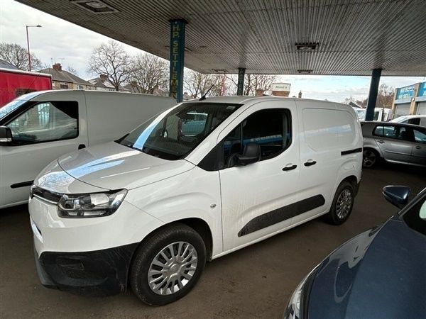 White Used 2021 Toyota Proace Van | £11,394 (A bit pricey) - Image 1/1