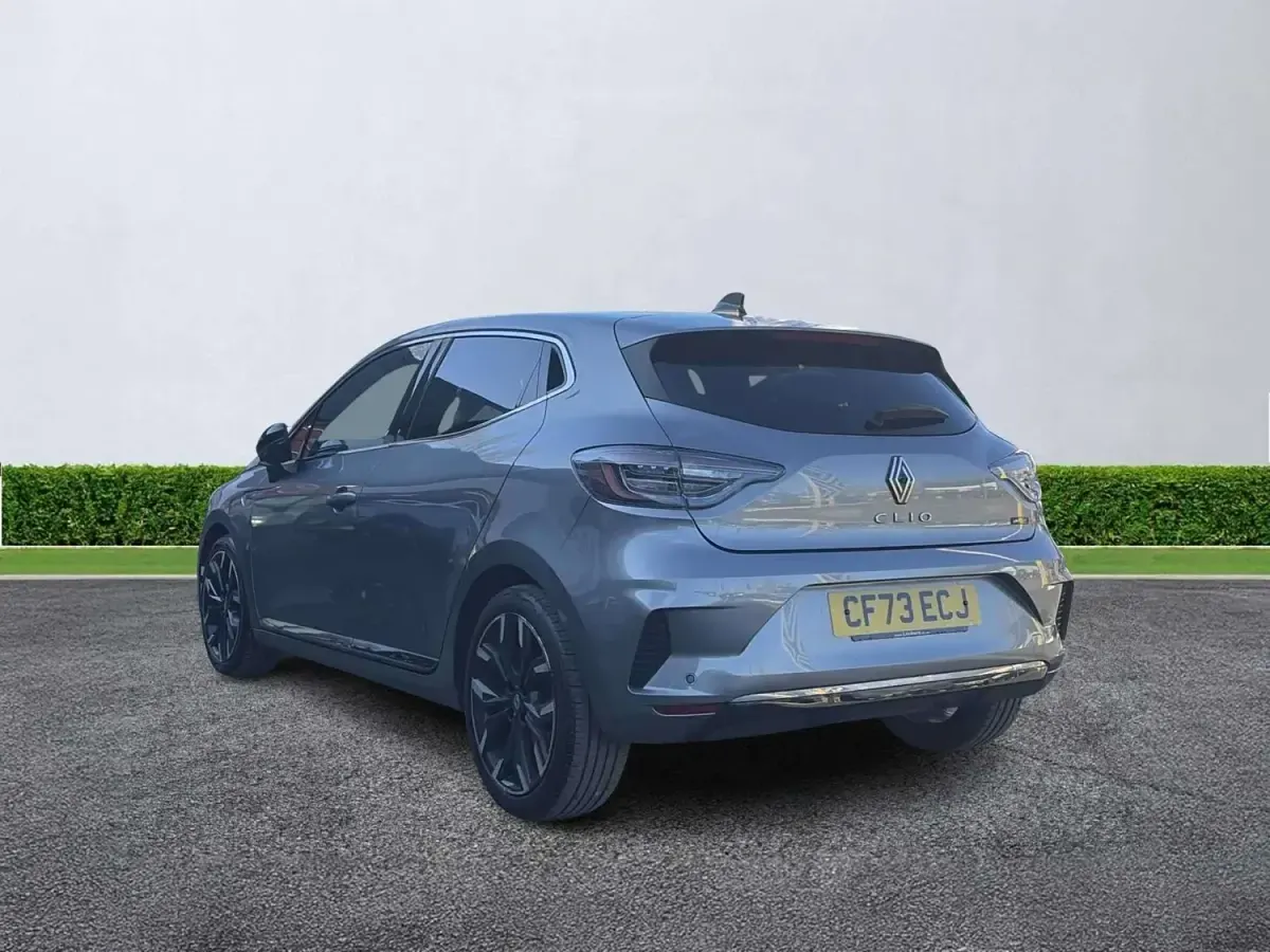 Usado Renault Clio V Techno 143 CV (105 kW) 2024 Gris Utilitario