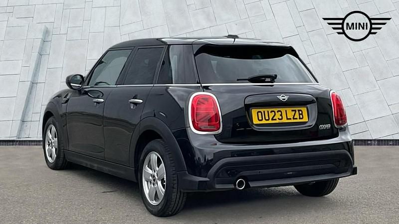 Usado Mini Cooper Classic 134 HP (98 kW) 2023 Preto Citadino
