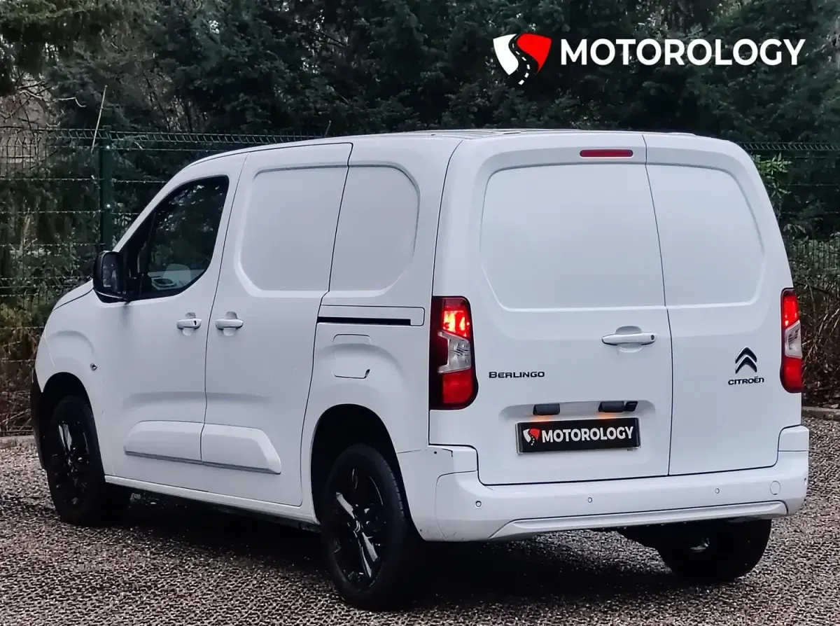 Używany Citroën Berlingo 100 KM (73 kW) 2023 Biały Minivan