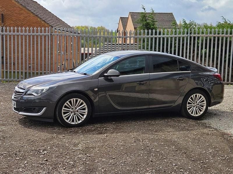 Used Vauxhall Insignia Design Edition 163 HP (119 kW) 2015 Grey Hatchback