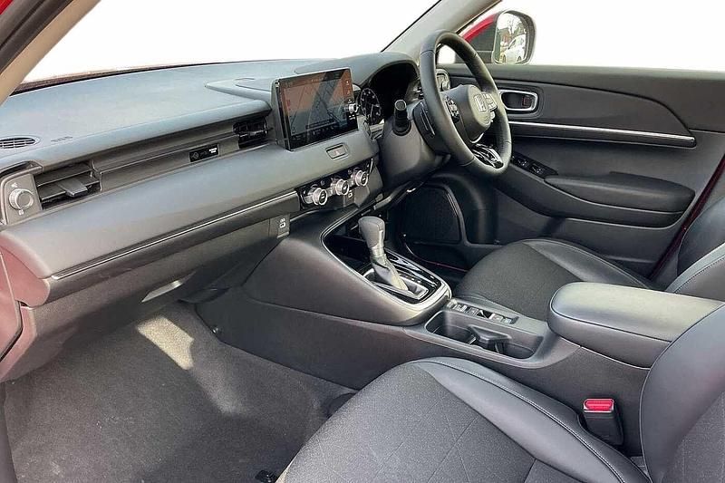 Used Honda HR-V Advance 131 HP (96 kW) 2023 Crystal red SUV