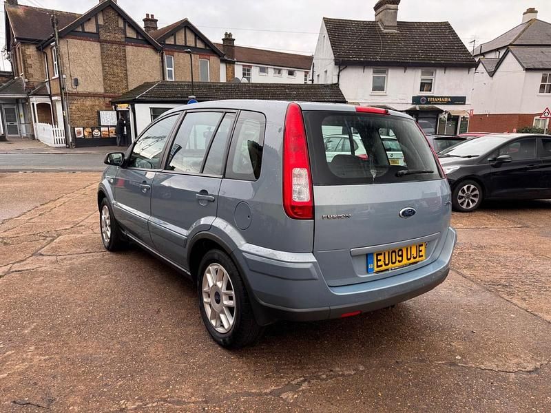 Used Ford Fusion Zetec 99 HP (72 kW) 2009 Silver Hatchback