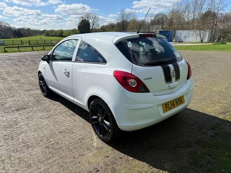 Used Vauxhall Corsa 85 HP (62 kW) 2014 White Hatchback