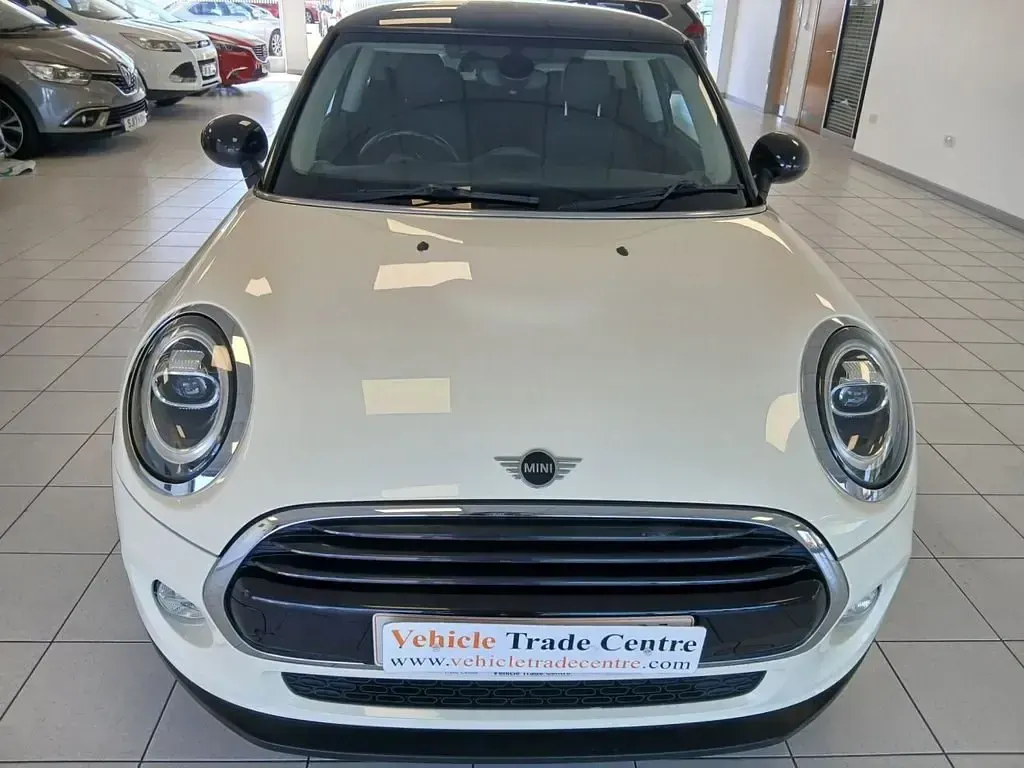 Usado Mini Cooper Hatch 136 CV (100 kW) 2018 Blanco Utilitario