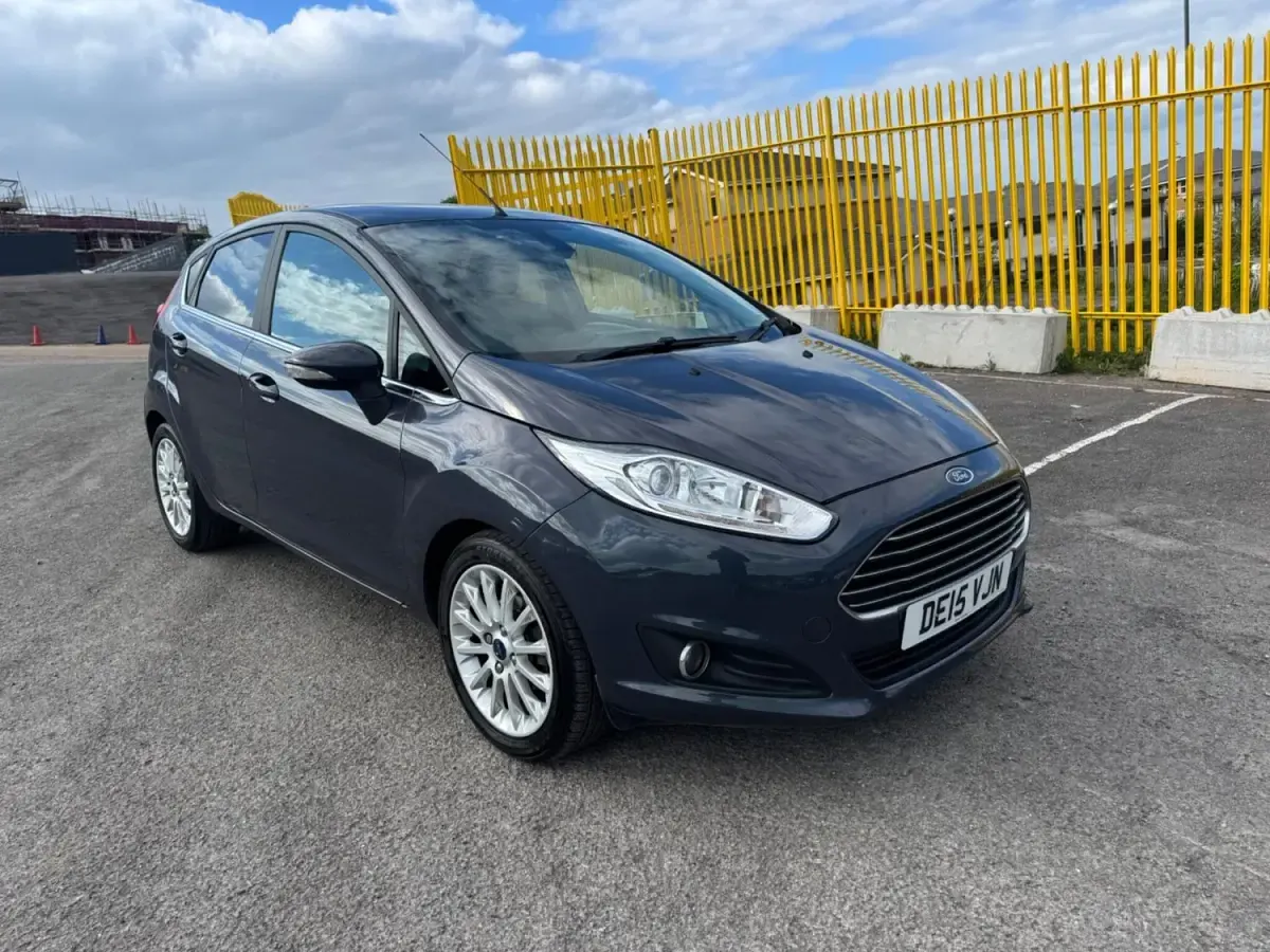 Usado Ford Fiesta Titanium X 2015 Cinzento Citadino