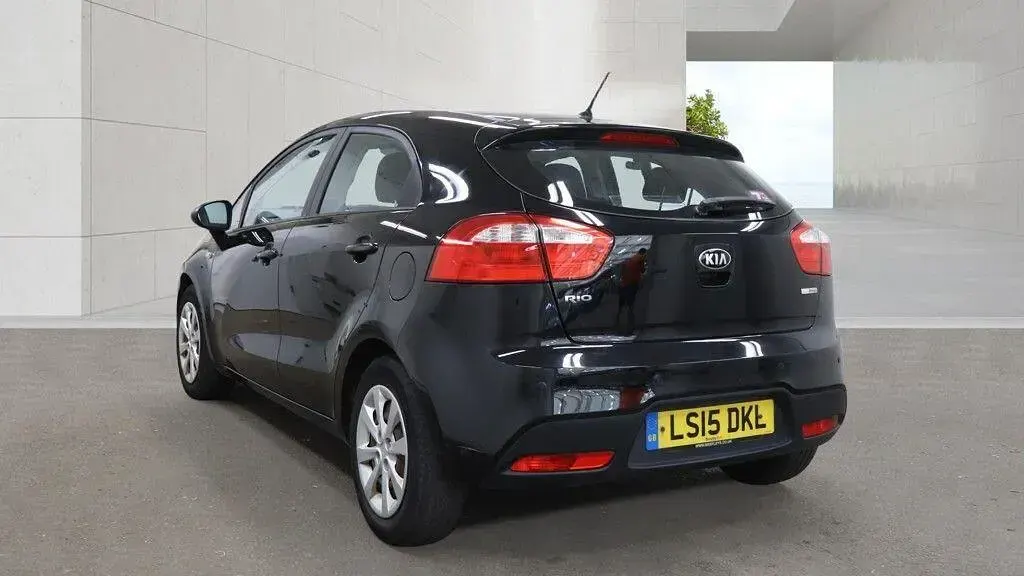 Used Kia Rio Air 75 HP (55 kW) 2015 Black Hatchback