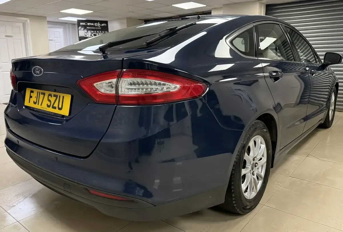Used Ford Mondeo Zetec 120 HP (88 kW) 2017 Blue Hatchback