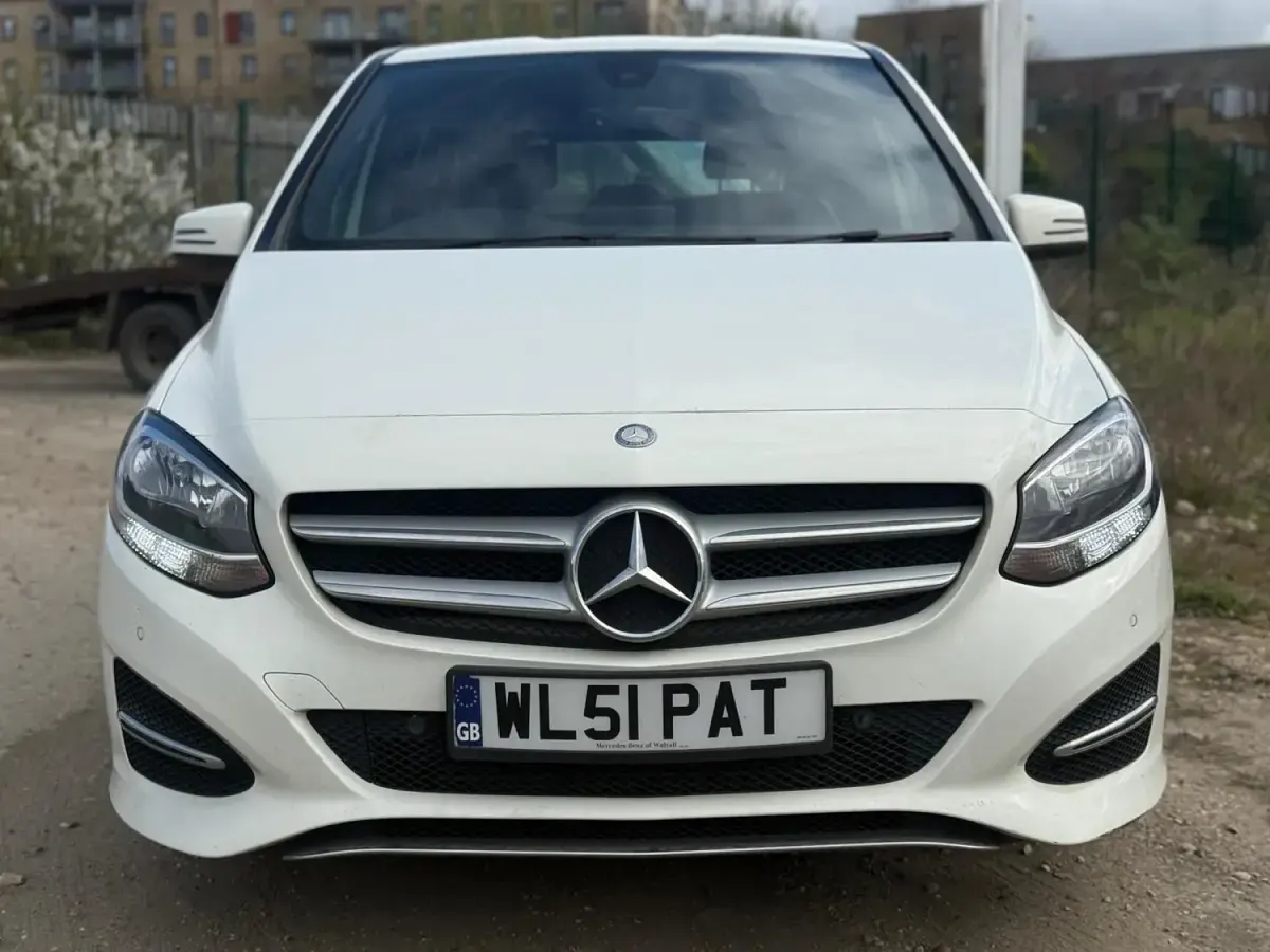 Begagnad Mercedes B180 Executive 122 HK (89 kW) 2015 Vit Minibuss
