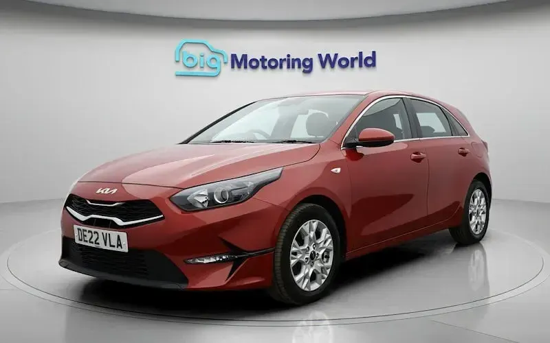 Używany Kia Ceed 120 KM (88 kW) 2021 Czerwony Hatchback