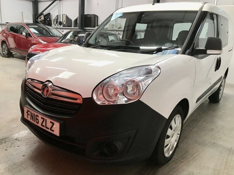Used Vauxhall Combo 2016 White MPV