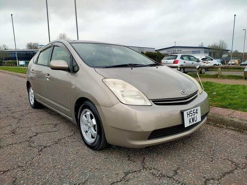 Used Toyota Prius T3 76 HP (55 kW) 2018 Brown/gold Hatchback