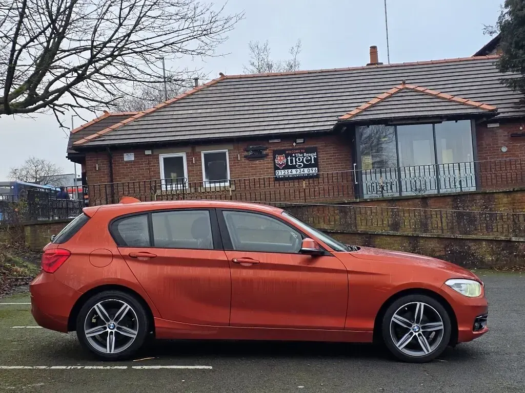 Used BMW 116 Sport Line 114 HP (83 kW) 2016 Orange Hatchback
