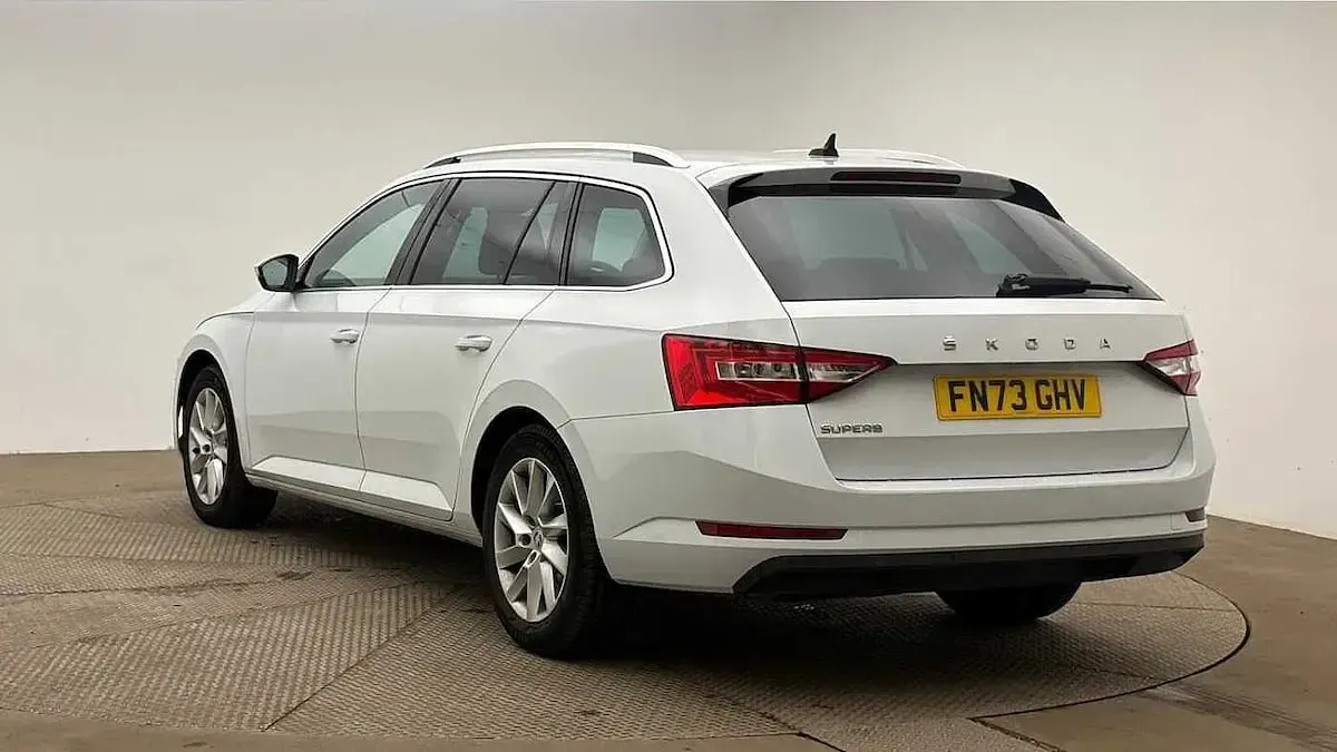 Used Skoda Superb SE Technology 160 HP (117 kW) 2024 Moon white metallic Estate