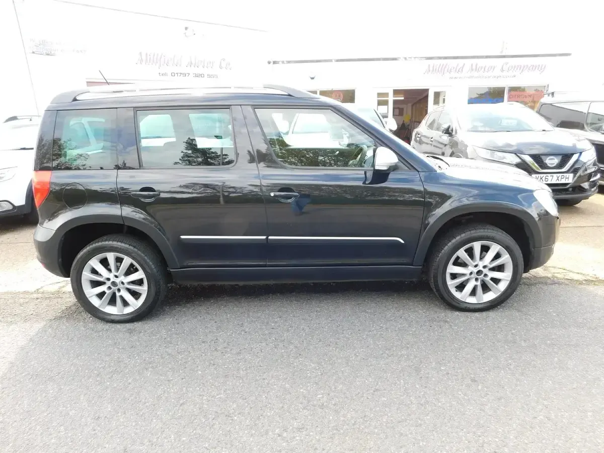 Used Skoda Yeti 105 HP (77 kW) 2012 Black SUV