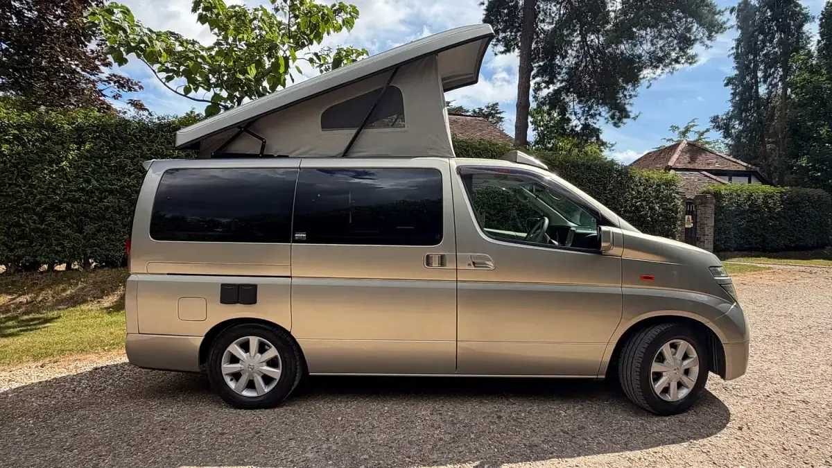 Used Nissan Elgrand 2017 Gold