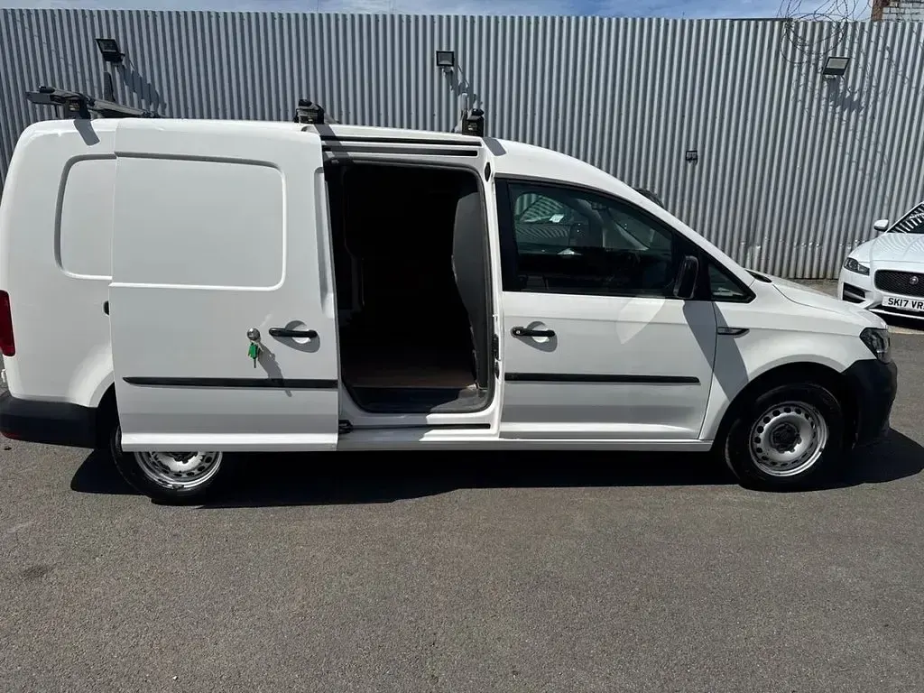 Used VW Caddy Startline 102 HP (75 kW) 2018 White MPV