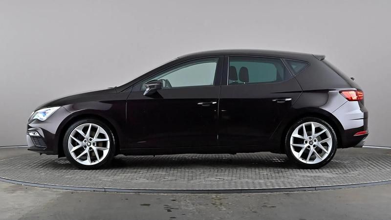 Used Seat Leon FR 180 HP (132 kW) 2018 Mauve/purple Hatchback