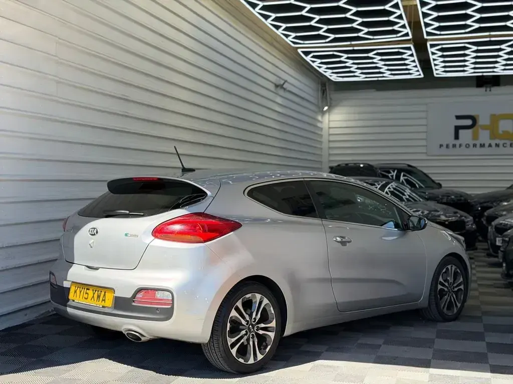 Used Kia ProCeed 126 HP (92 kW) 2015 Silver Hatchback