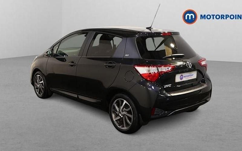 Begagnad Toyota Yaris 111 HK (81 kW) 2019 Svart Halvkombi