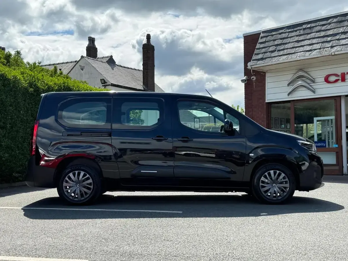 Nowe Citroën e-Berlingo 100 kW (136 KM) 2025 Czarny Minivan