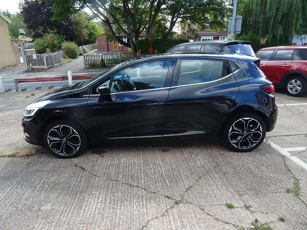 Used Renault Clio Dynamique 88 HP (64 kW) 2016 Black Hatchback