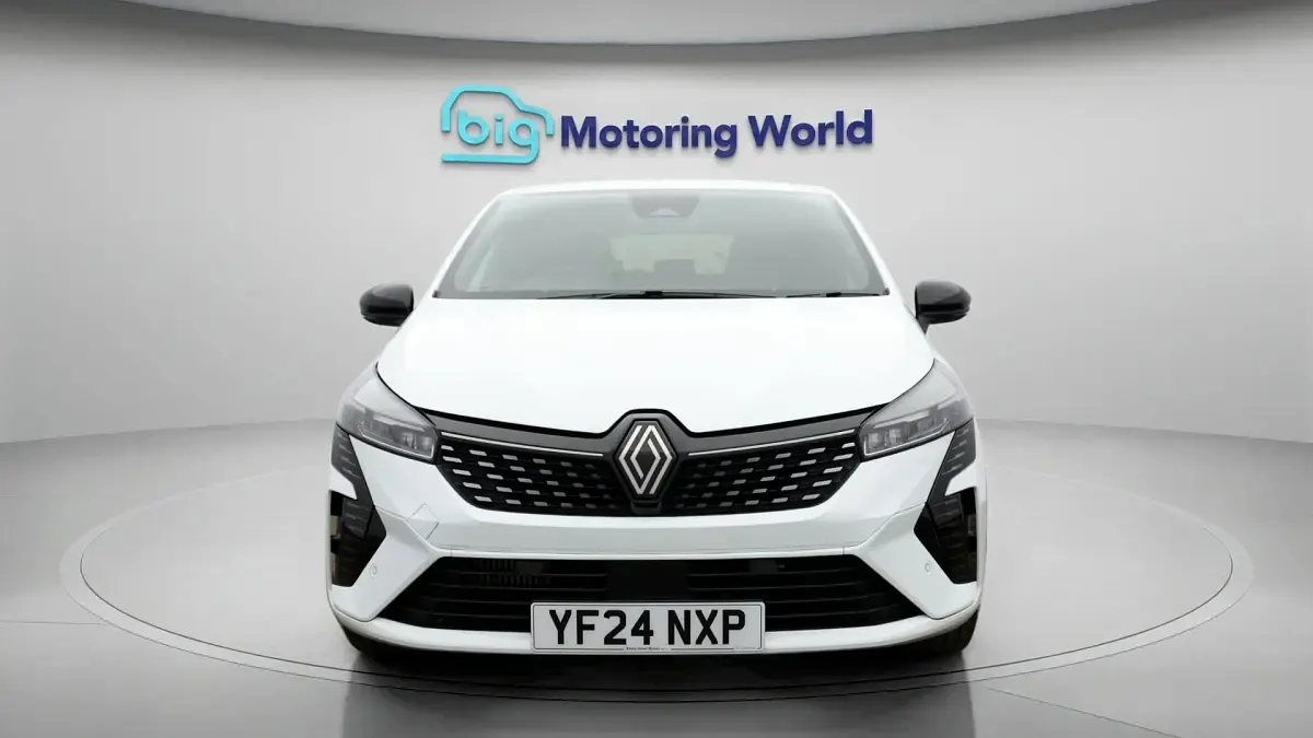 Used Renault Clio Techno 90 HP (66 kW) 2024 White Hatchback
