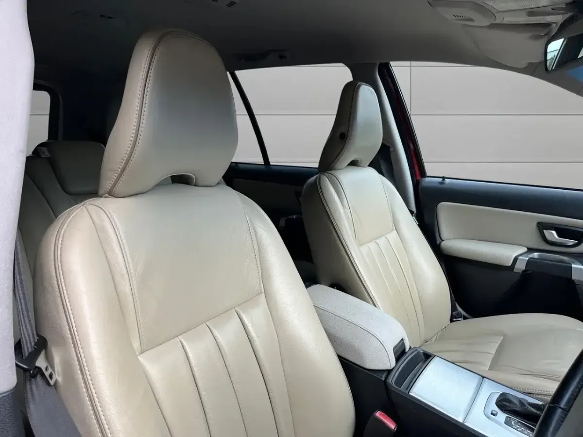 Used Volvo XC90 SE Lux 200 HP (147 kW) 2014 Red SUV