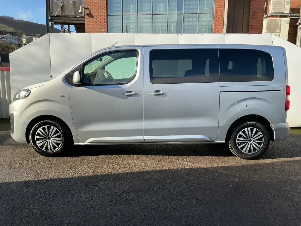 Usado Citroën Spacetourer Business Class 115 CV (84 kW) 2018 Plateado Monovolumen