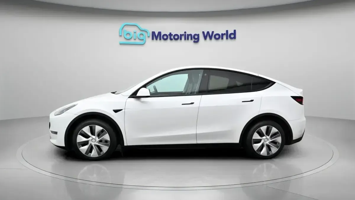 Used Tesla Model Y Long Range AWD 378 kW (514 HP) 2022 White SUV