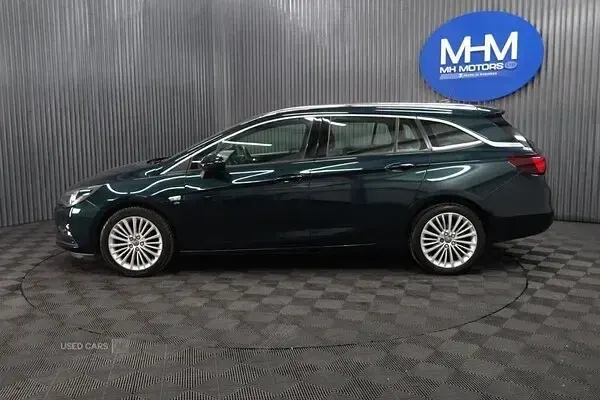 Used Vauxhall Astra Elite 150 HP (110 kW) 2017 Green Estate