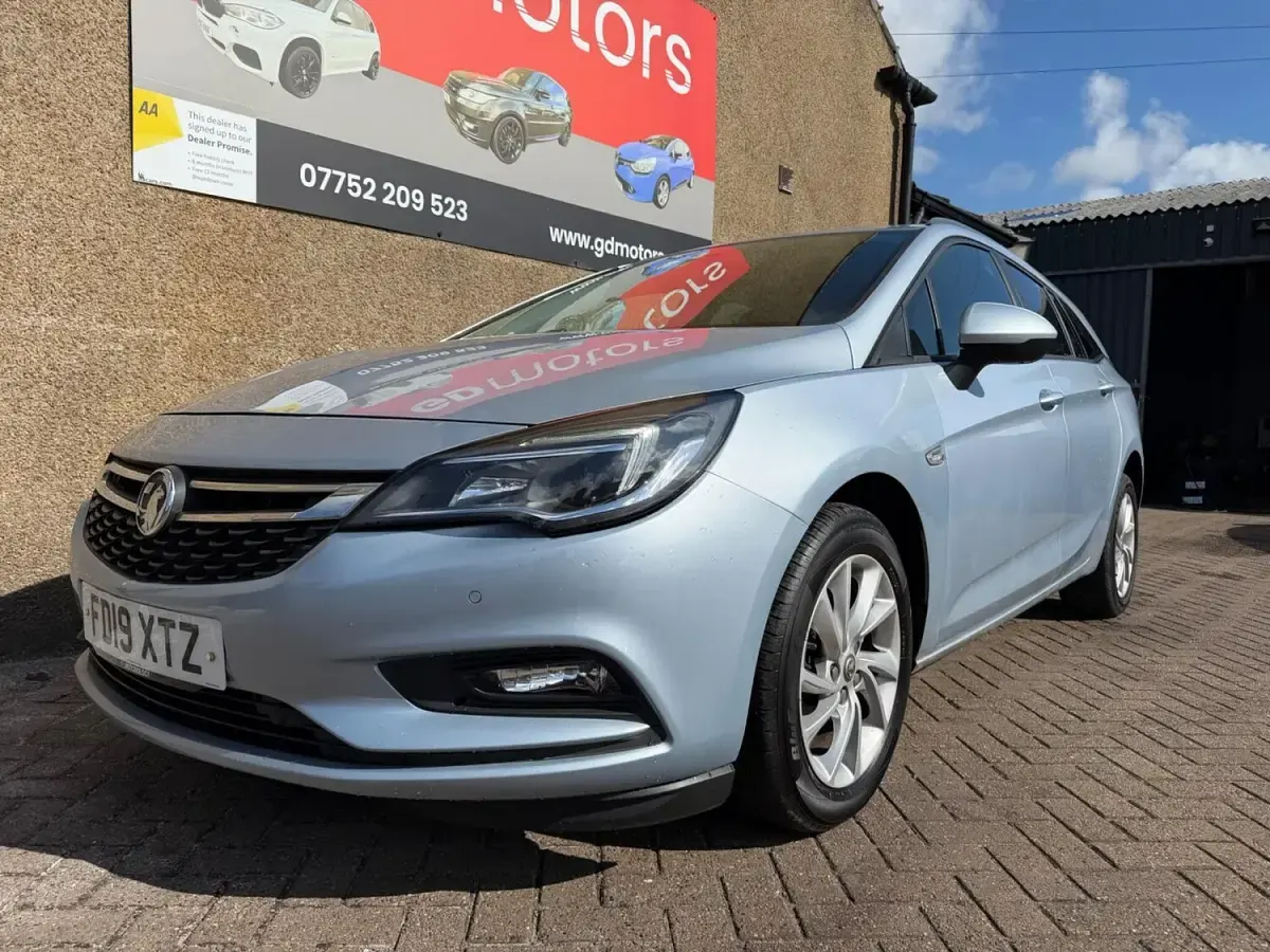 Used Vauxhall Astra 110 HP (80 kW) 2019 Silver Estate