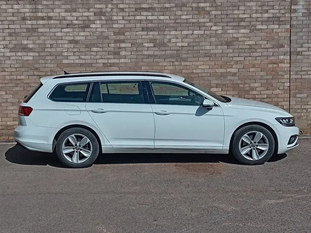 Usado VW Passat SE 150 HP (110 kW) 2021 Branco Carrinha