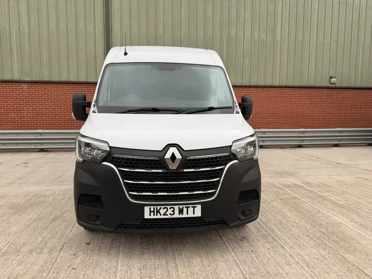 Used Renault Master Business 135 HP (99 kW) 2023 White MPV